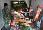Kompak-Polisi-bersama-TNI-dan-BPBD-Tangani-Bencana-Longsor-di-Ponorogo