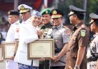 Kapolrestabes-Surabaya-Terima-Penghargaan-di-HJKS-ke-732-Wujud-Dedikasi-Jogo-Suroboyo
