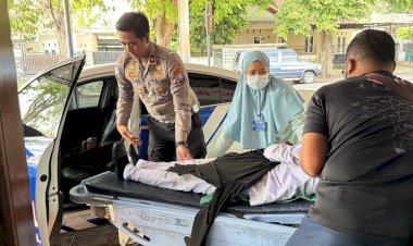 Aksi-Humanis-Kasat-Lantas-Polresta-Banyuwangi-Selamatkan-Korban-Laka-Tunggal