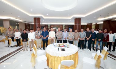 Kapolda-Jatim-Silaturahmi-dan-Buka-Puasa-Bersama-OKP-ORMEK-dan-BEM-Se-Jawa-Timur