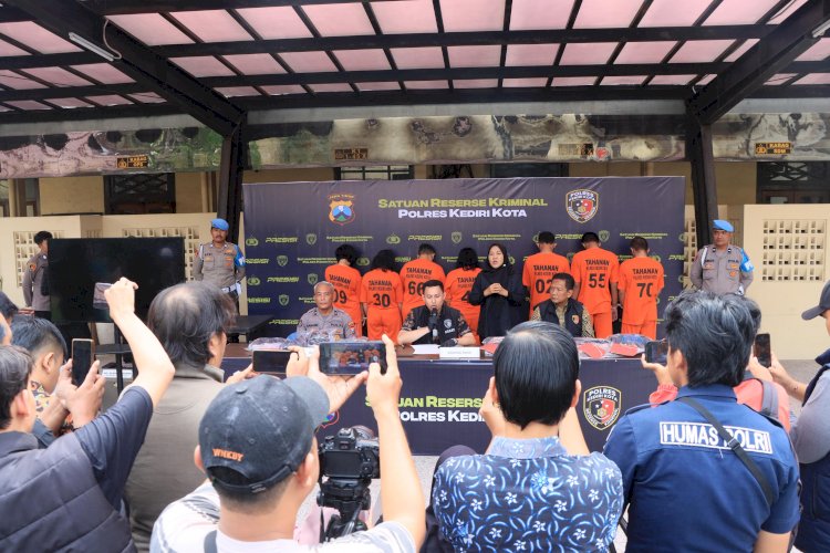 Polres Kediri Kota Berhasil Amankan 4 Wanita Komplotan Pencurian Lintas Provinsi yang Videonya Viral